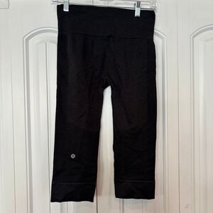 Lululemon Black‎ Crops Size 6